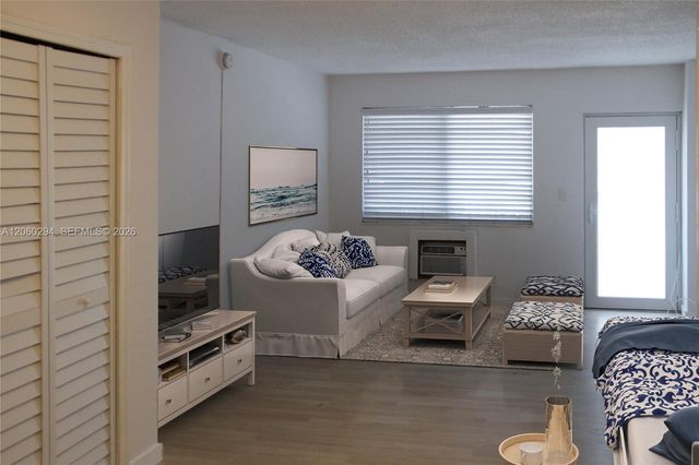 158 Ocean Drive 206, Miami Beach, FL 33139