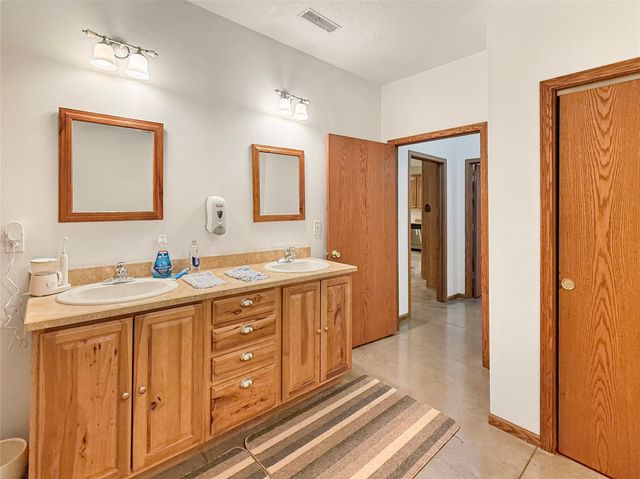 15368 Newbold Street, Indianola, IA 50125