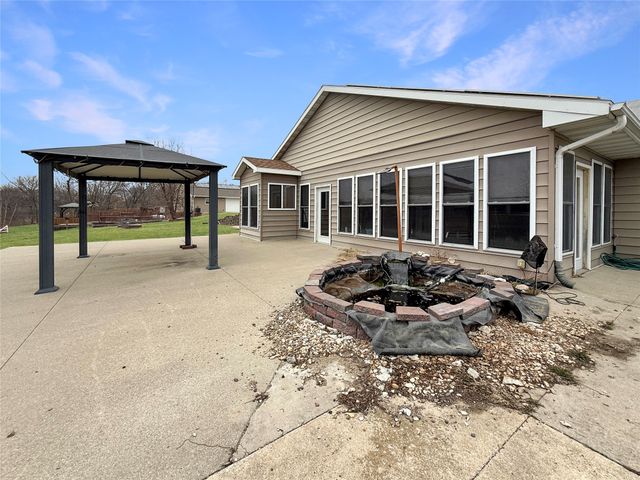 15368 Newbold Street, Indianola, IA 50125