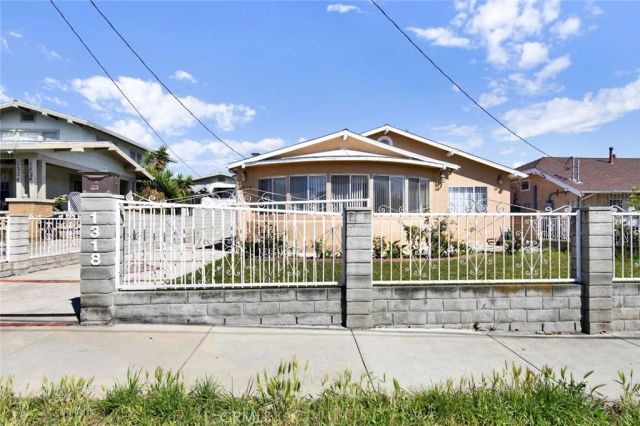 1318 N Alexandria Avenue, Los Angeles, CA 90027