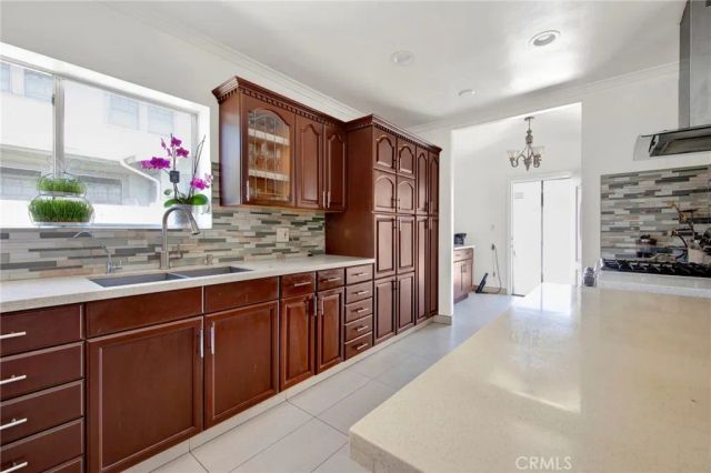 1318 N Alexandria Avenue, Los Angeles, CA 90027