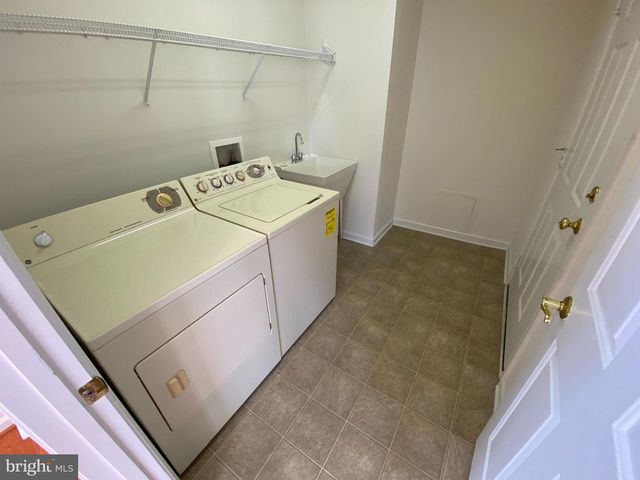 1012 MAUREEN DR, Fredericksburg, VA 22401