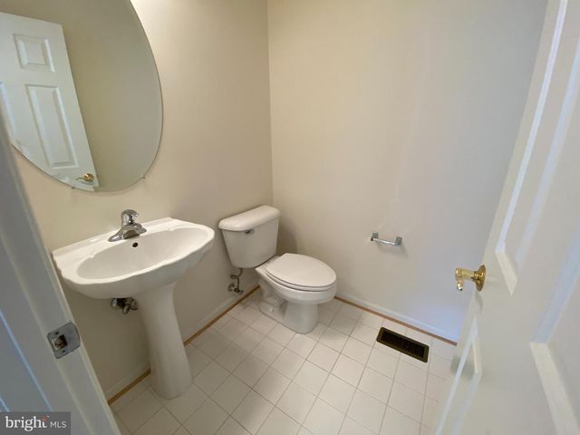 1012 MAUREEN DR, Fredericksburg, VA 22401