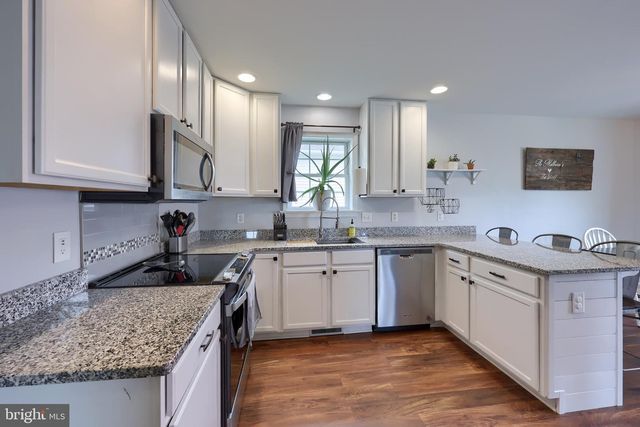 24 KATIE LN, Lancaster, PA 17602