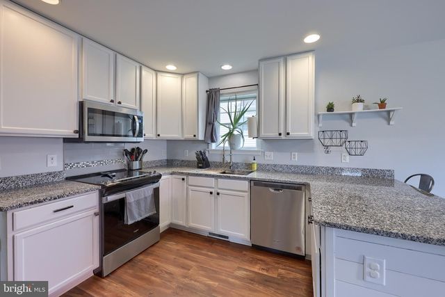 24 KATIE LN, Lancaster, PA 17602