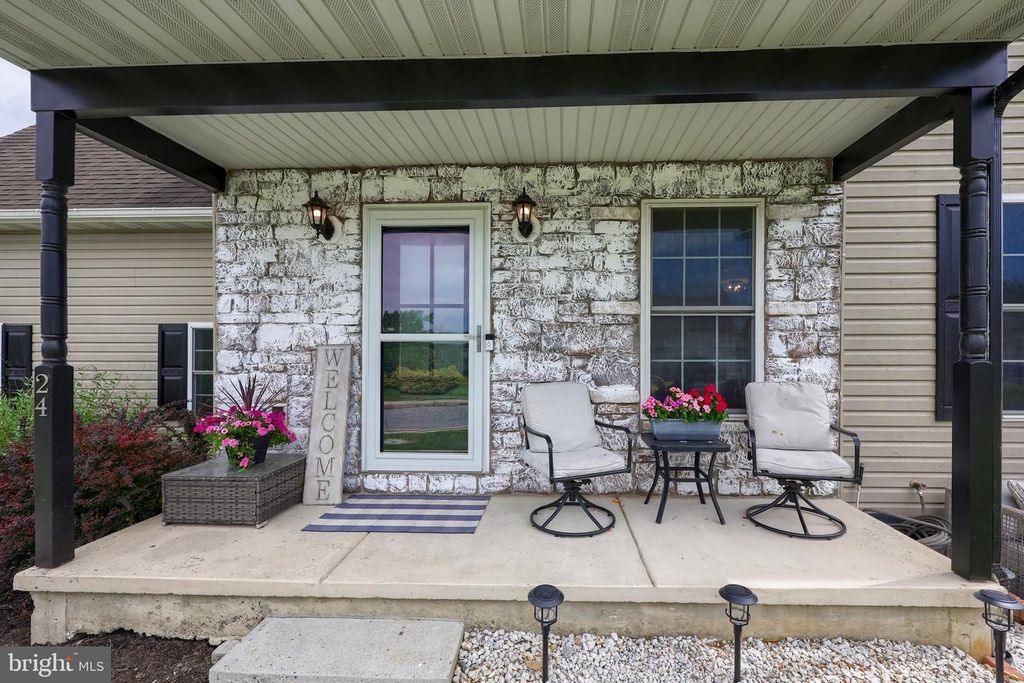 24 KATIE LN, Lancaster, PA 17602