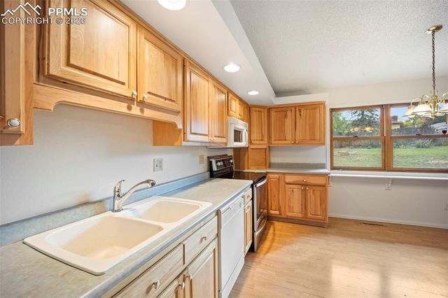 4615 N Enchanted Circle, Colorado Springs, CO 80917