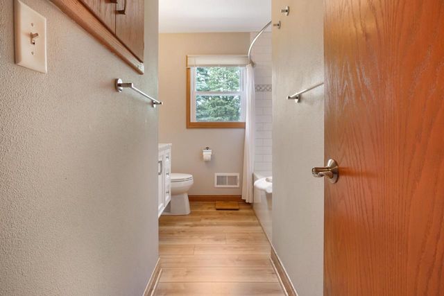 1674 Mapledale ROAD, West Bend, WI 53090