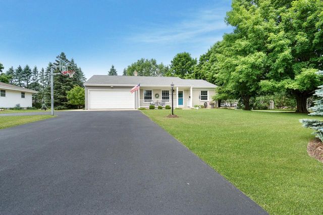 1674 Mapledale ROAD, West Bend, WI 53090