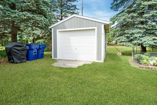 1674 Mapledale ROAD, West Bend, WI 53090