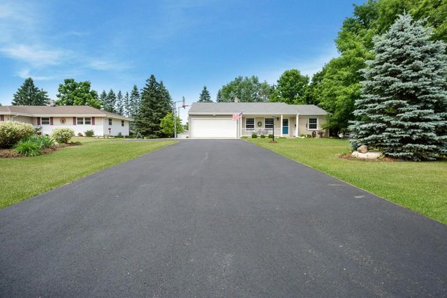 1674 Mapledale ROAD, West Bend, WI 53090