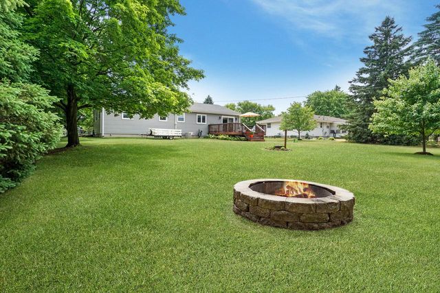 1674 Mapledale ROAD, West Bend, WI 53090
