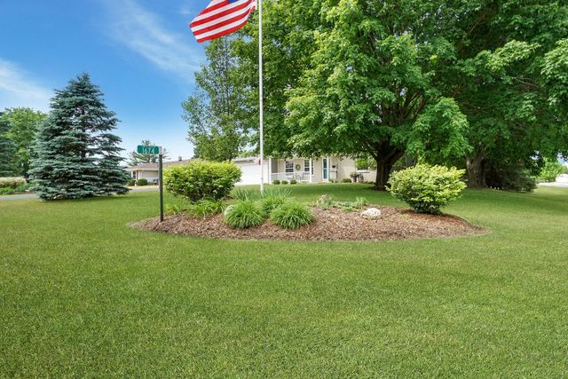 1674 Mapledale ROAD, West Bend, WI 53090