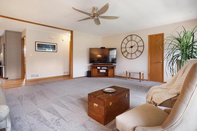 1674 Mapledale ROAD, West Bend, WI 53090