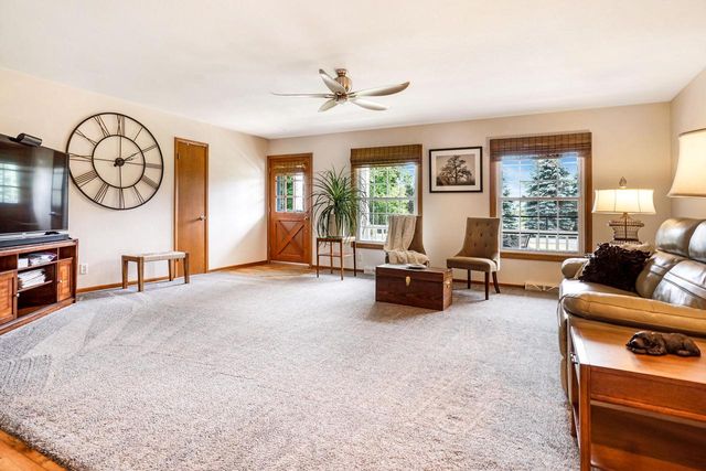 1674 Mapledale ROAD, West Bend, WI 53090