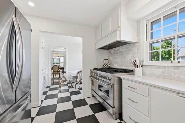 5835 N Lake DRIVE, Whitefish Bay, WI 53217