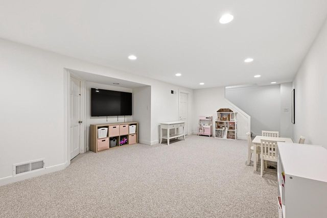 5835 N Lake DRIVE, Whitefish Bay, WI 53217
