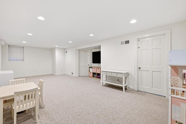 5835 N Lake DRIVE, Whitefish Bay, WI 53217