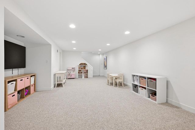 5835 N Lake DRIVE, Whitefish Bay, WI 53217