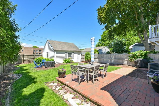5835 N Lake DRIVE, Whitefish Bay, WI 53217