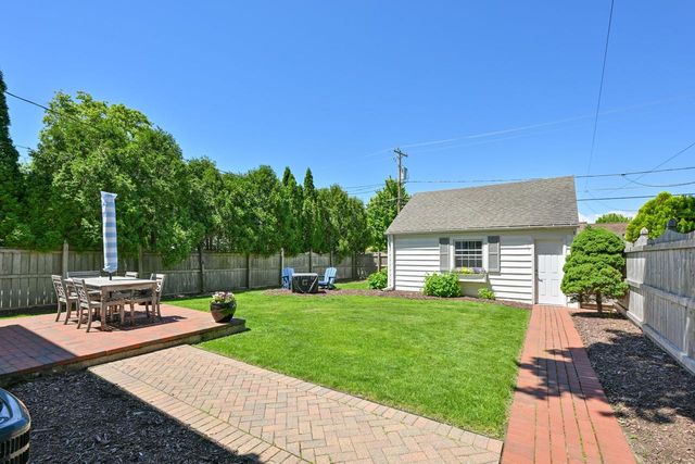 5835 N Lake DRIVE, Whitefish Bay, WI 53217