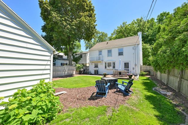 5835 N Lake DRIVE, Whitefish Bay, WI 53217