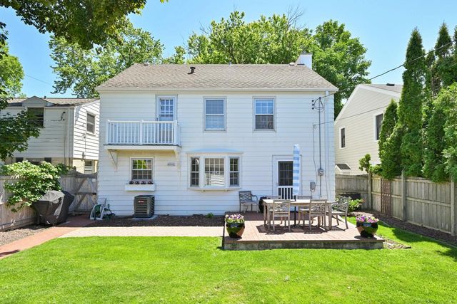 5835 N Lake DRIVE, Whitefish Bay, WI 53217