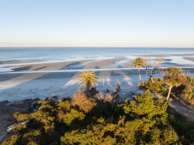 2 Ebb Tide Ct, St Helena Island, SC 29920
