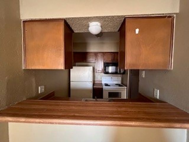 9520 Royal Lane 121, Dallas, TX 75243