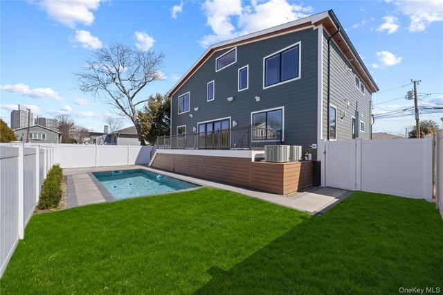 141 Flamingo Street, Atlantic Beach, NY 11509