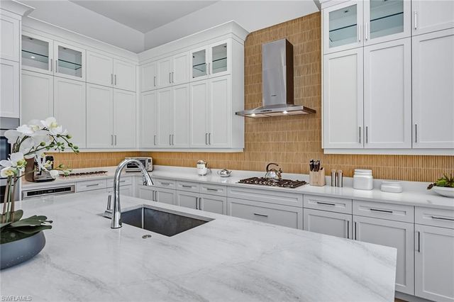 3308 Kumamoto LN, Naples, FL 34114