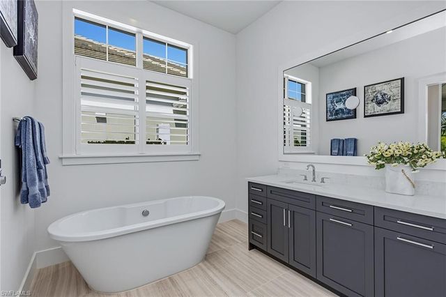 3308 Kumamoto LN, Naples, FL 34114