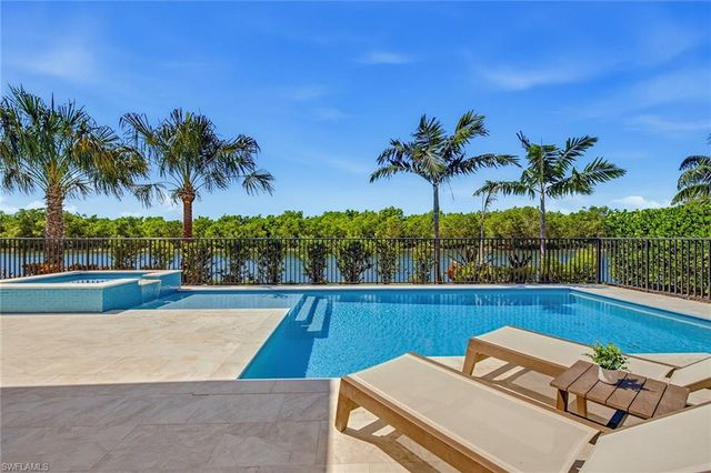 3308 Kumamoto LN, Naples, FL 34114