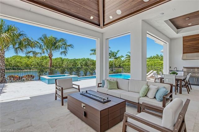 3308 Kumamoto LN, Naples, FL 34114