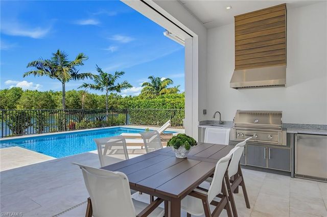 3308 Kumamoto LN, Naples, FL 34114