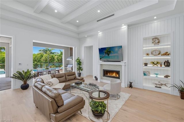 3308 Kumamoto LN, Naples, FL 34114