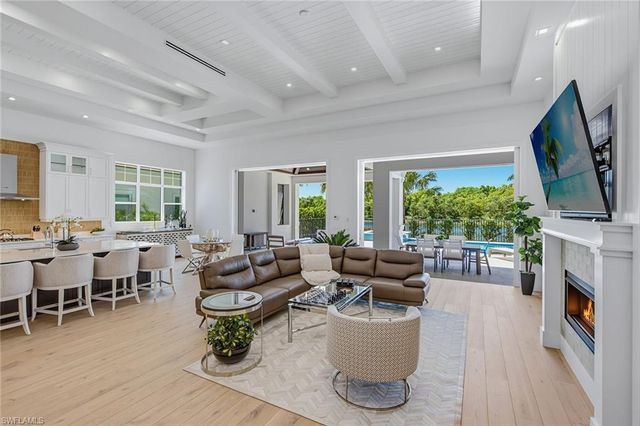 3308 Kumamoto LN, Naples, FL 34114