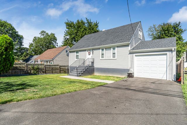 464 Woodlawn Avenue Extension, Bridgeport, CT 06606