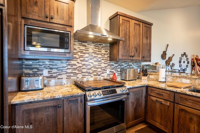 111 Majestic LN, Bonners Ferry, ID 83805