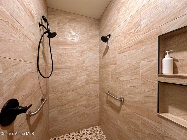 111 Majestic LN, Bonners Ferry, ID 83805