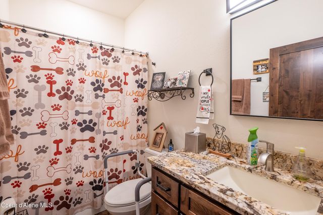 111 Majestic LN, Bonners Ferry, ID 83805