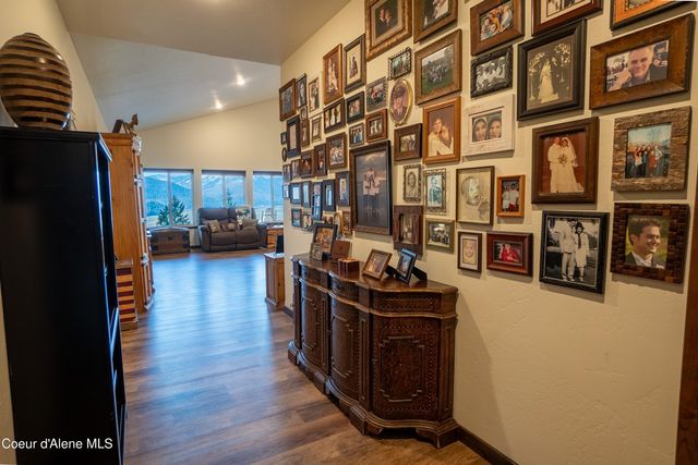 111 Majestic LN, Bonners Ferry, ID 83805