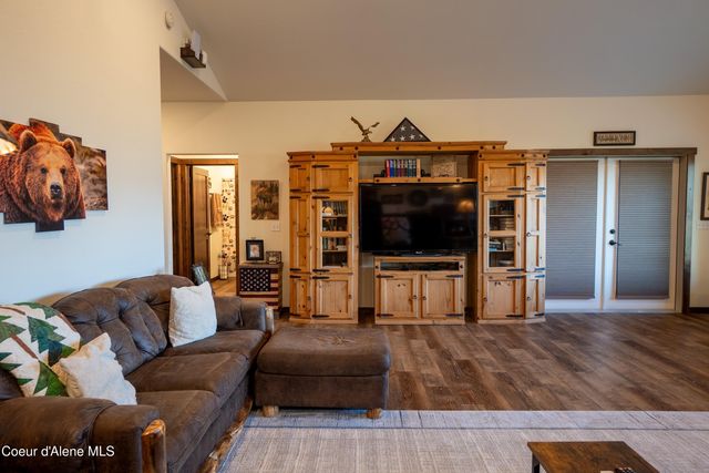 111 Majestic LN, Bonners Ferry, ID 83805