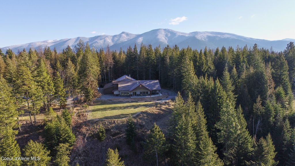 111 Majestic LN, Bonners Ferry, ID 83805