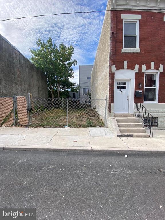 1332 N HOLLYWOOD ST, Philadelphia, PA 19121
