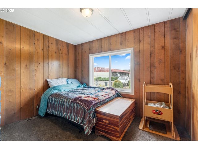 400 A St, Dallesport, WA 98617