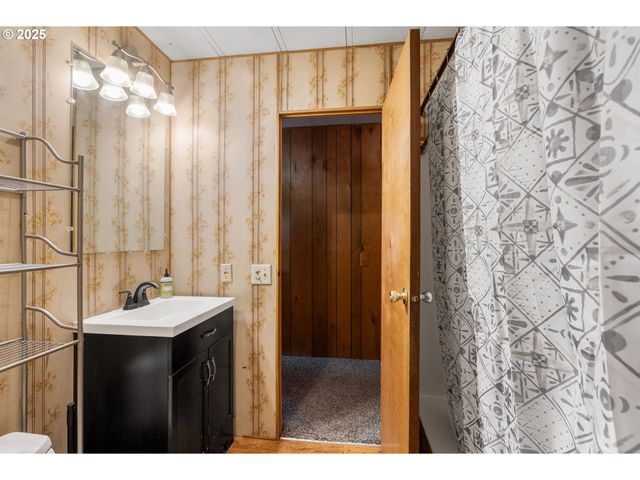 400 A St, Dallesport, WA 98617