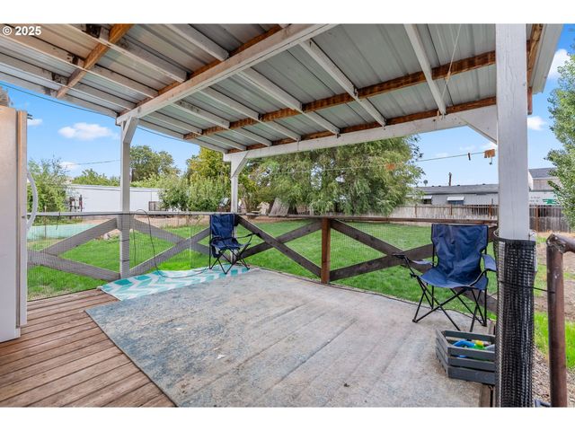 400 A St, Dallesport, WA 98617