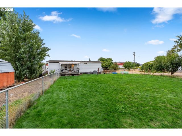 400 A St, Dallesport, WA 98617