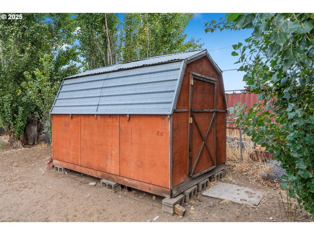 400 A St, Dallesport, WA 98617